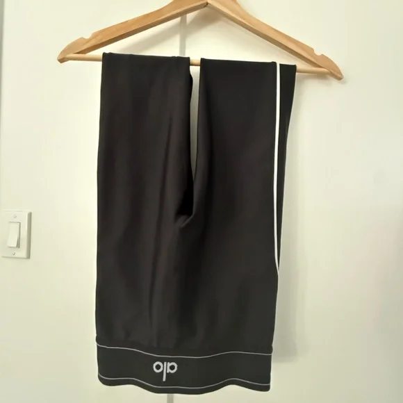 ALO Yoga Black and White Athletic Pants - Picture 3 of 8